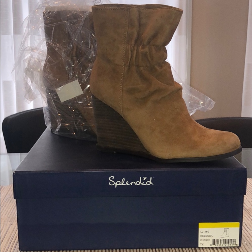 NEVER WORN! Light brown suede Splendid bootie.